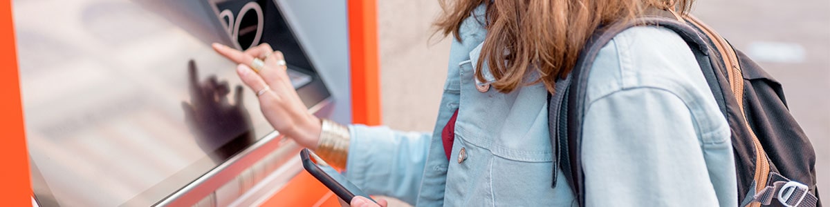 日光可読ATMディスプレイ